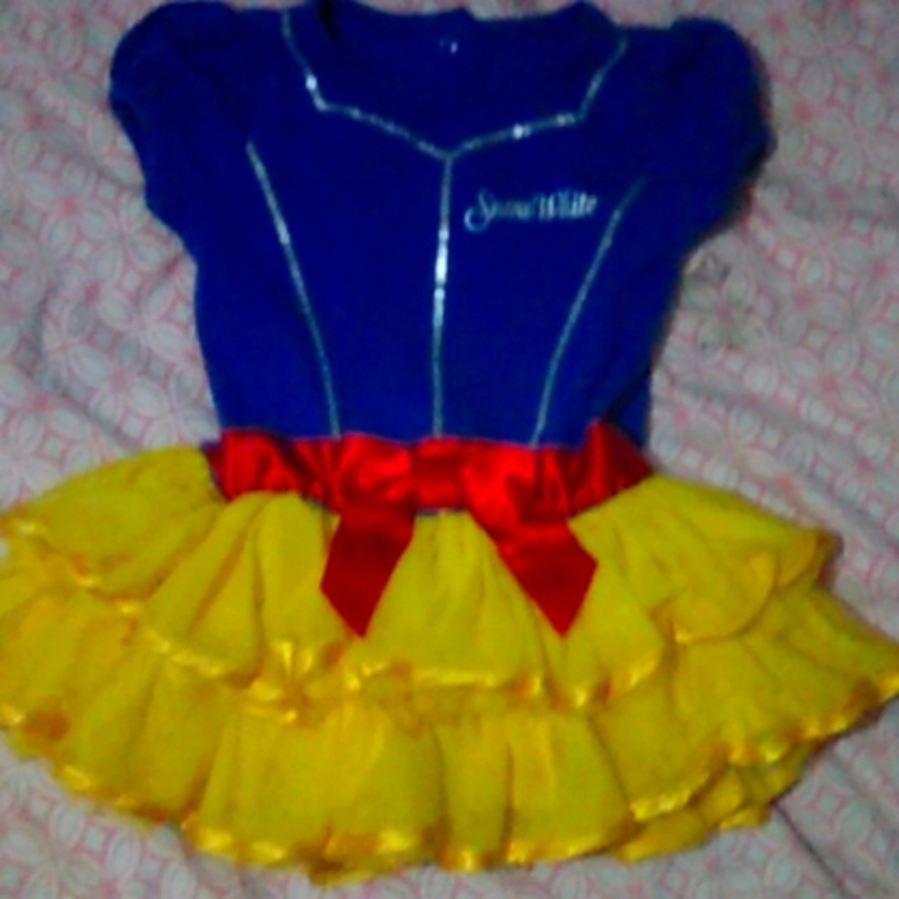 Little girl Snow White dress